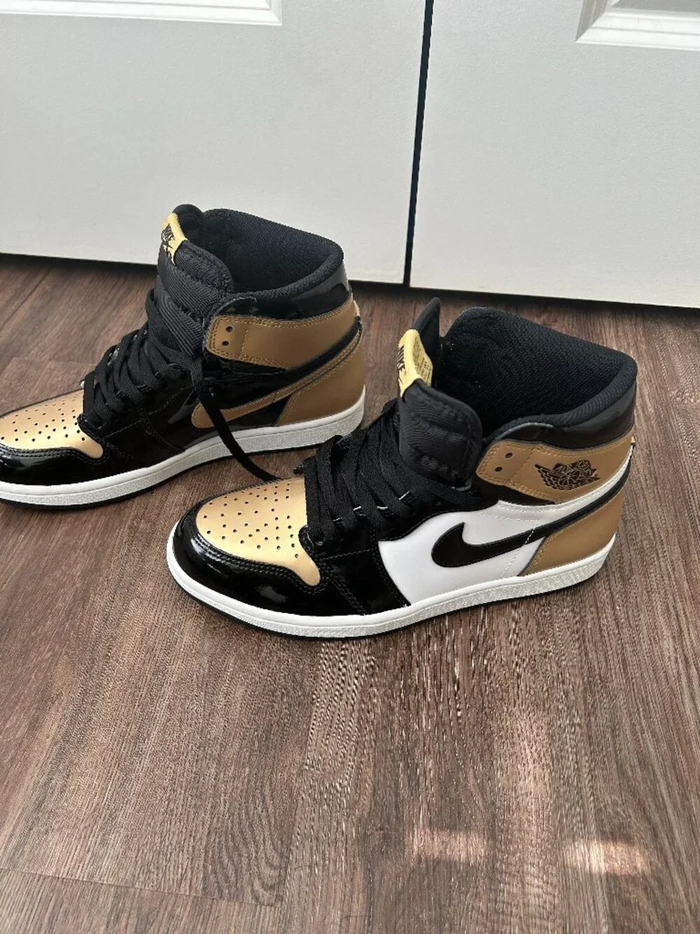 Air Jordan 1 High Gold Toe 2018 Men's Size 9